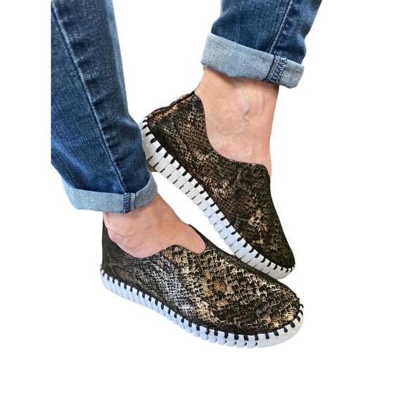 Ilse Jacobsen Cheerful01M Snake Print Toe Post Flipflop Chocolate 540